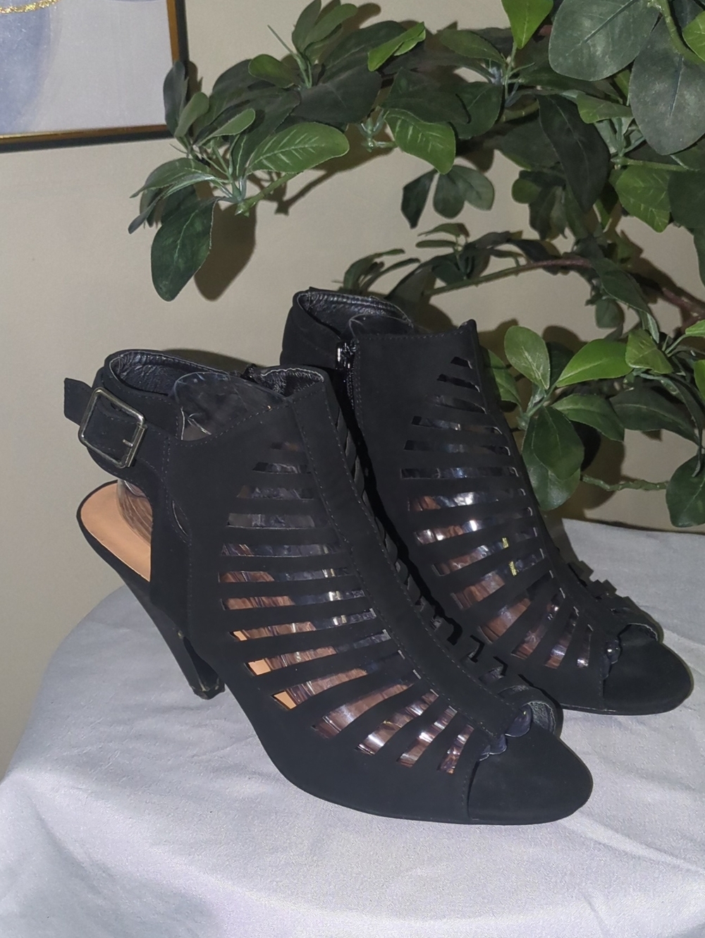 💥FINAL💥Charles Albert Black Strappy Peep-Toe Heels